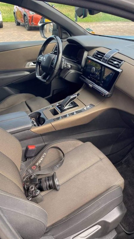 Automobil