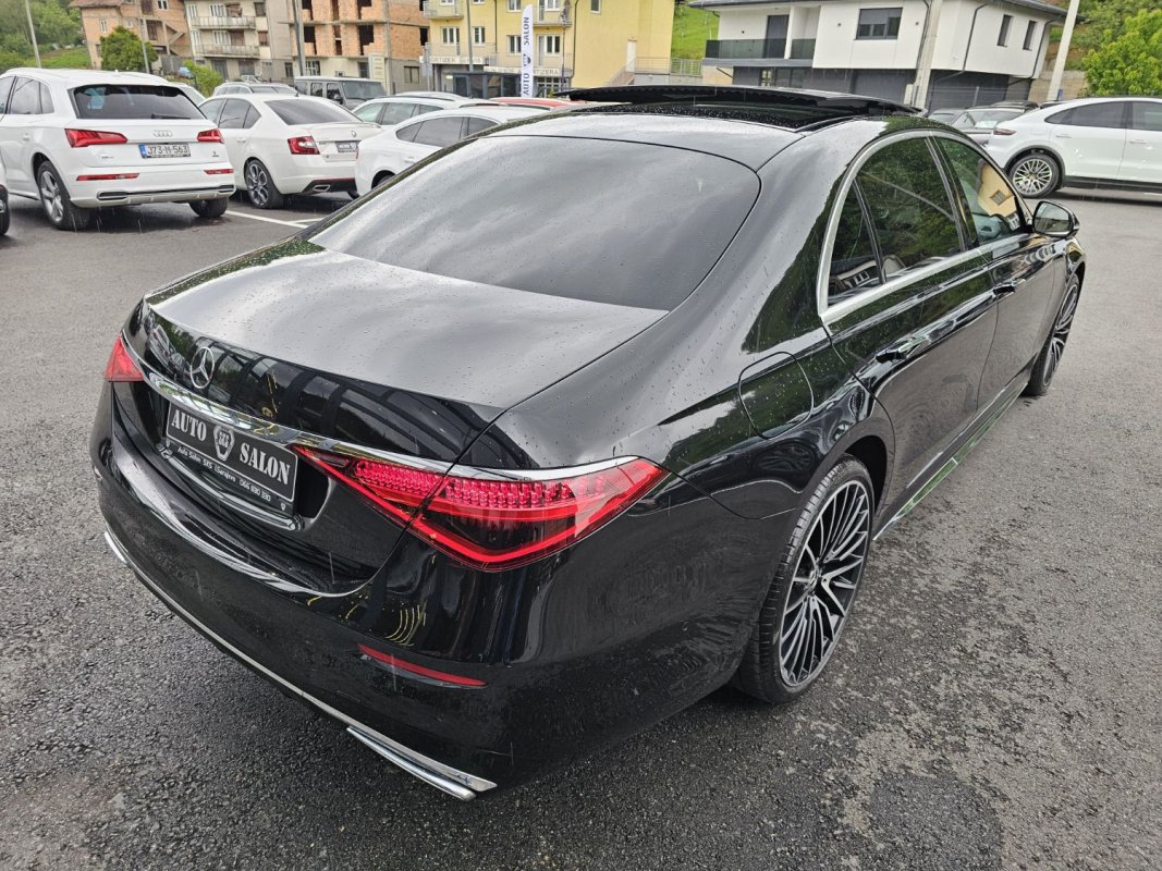 Automobil