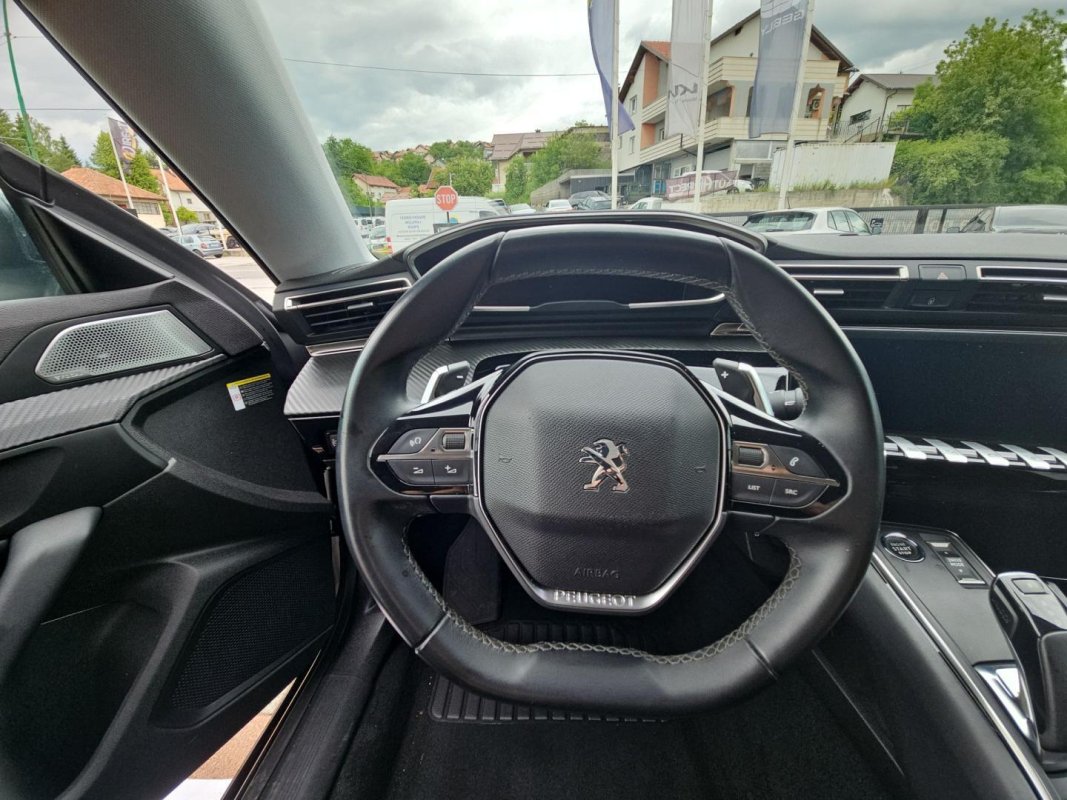 Automobil