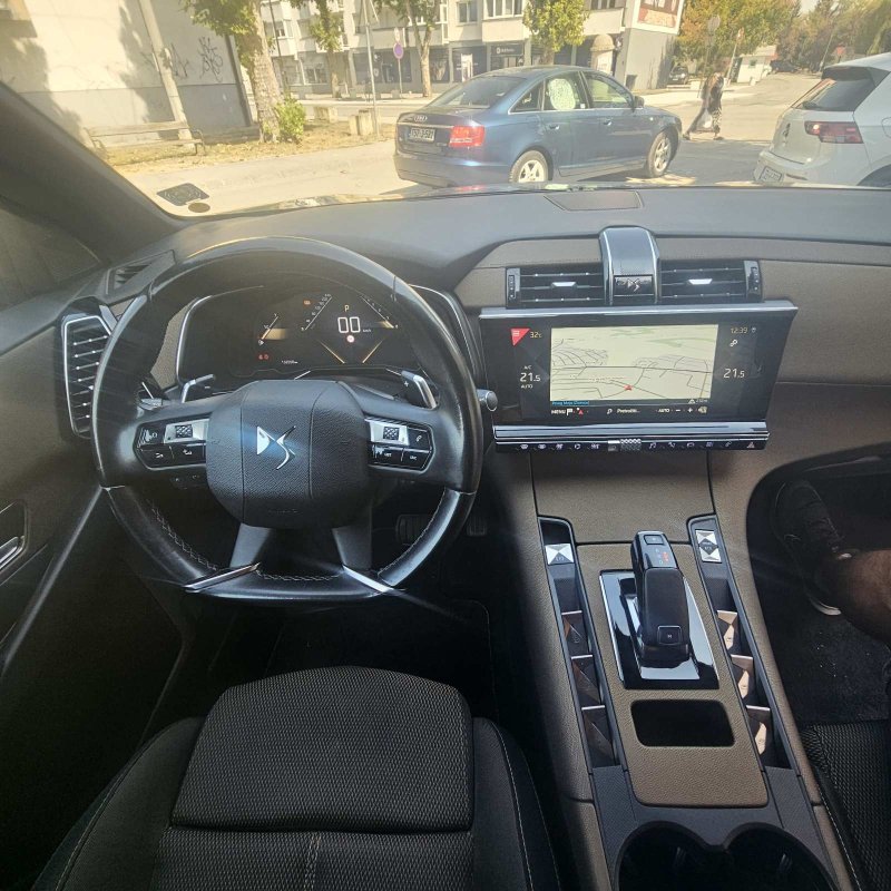 Automobil