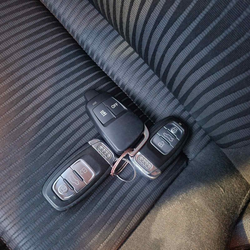 Automobil