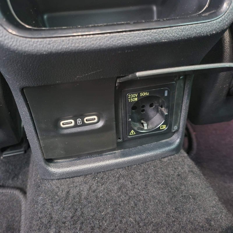 Automobil