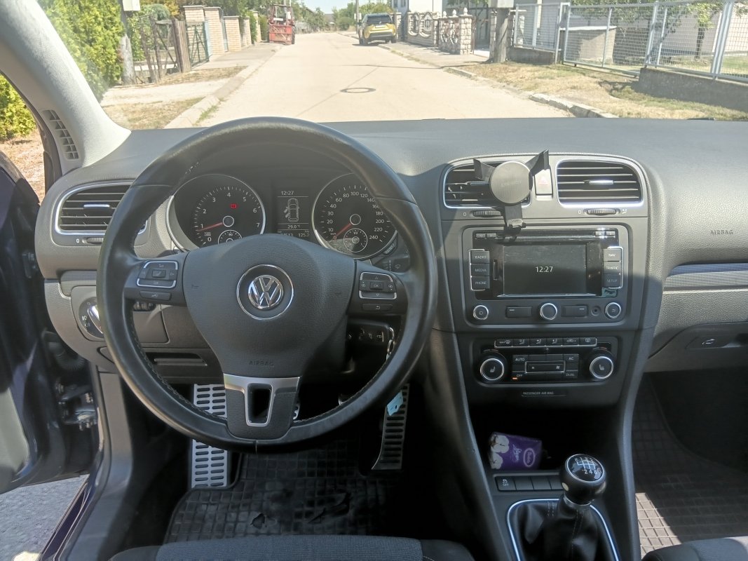 Automobil