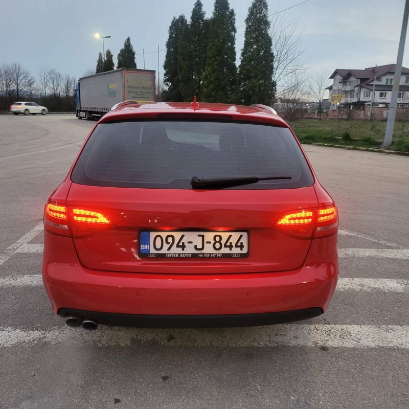 Automobil