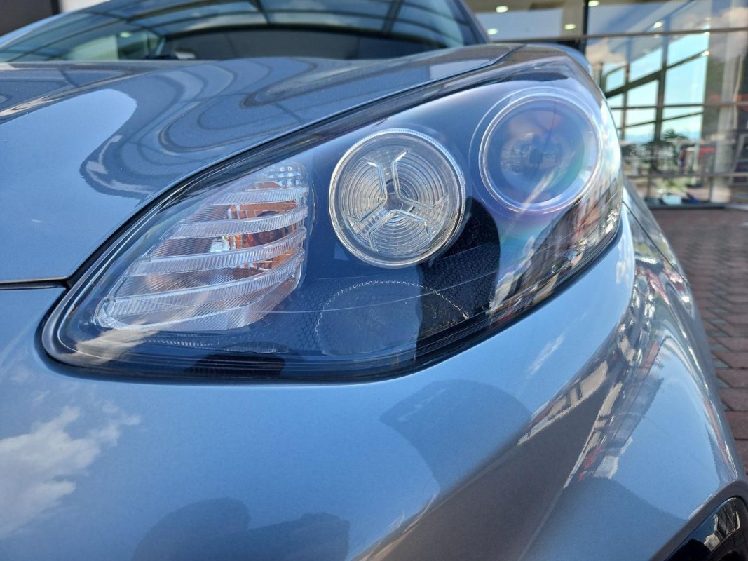Automobil