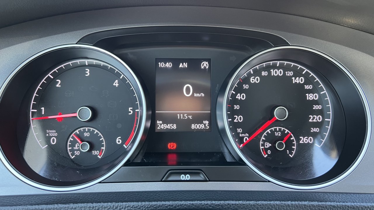 Automobil
