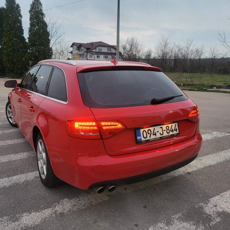 Automobil