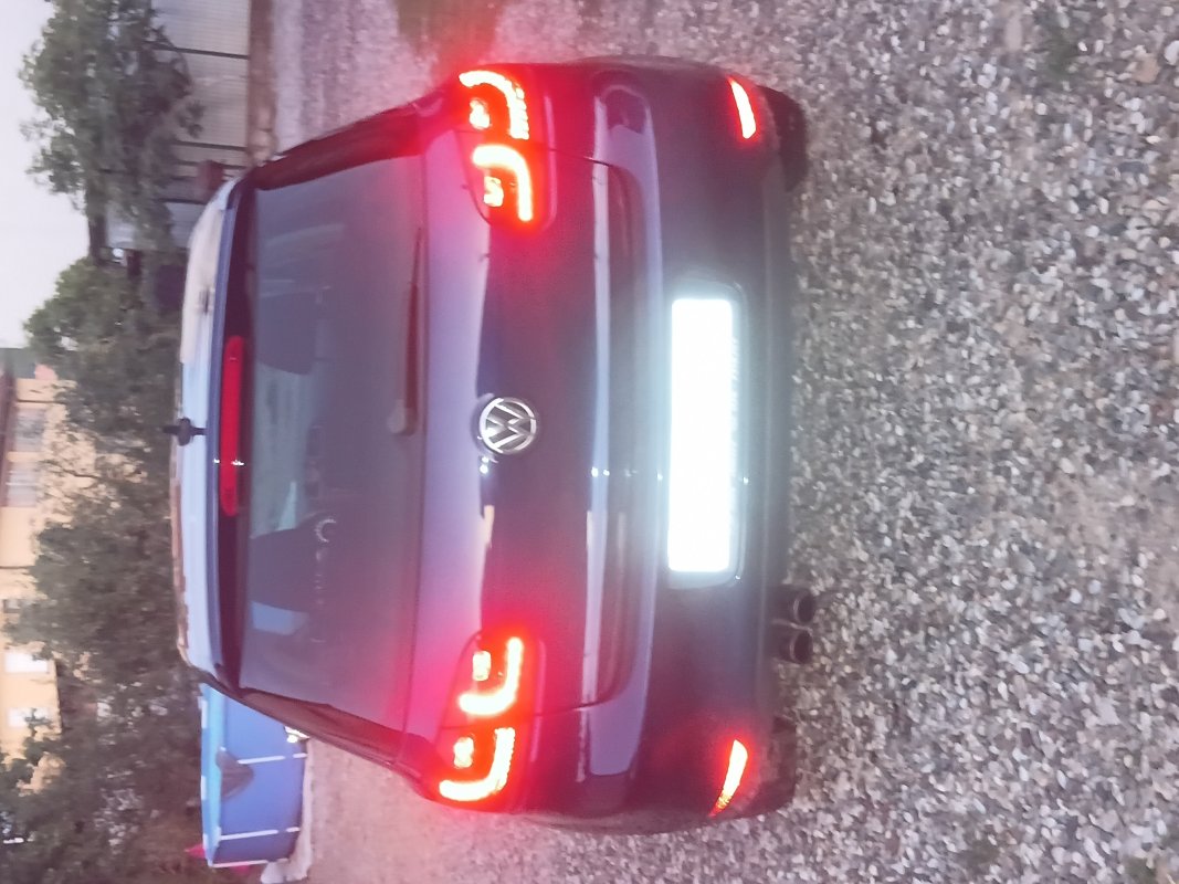 Automobil