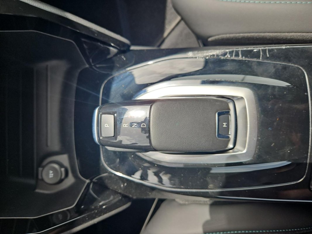 Automobil