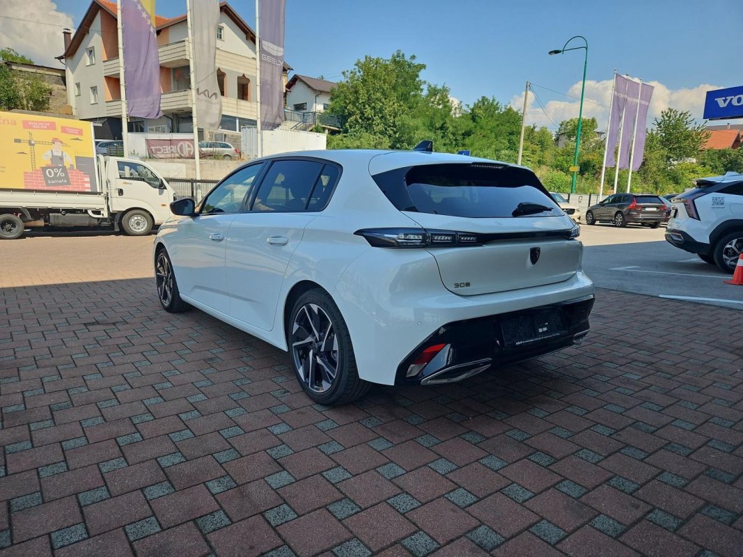 Automobil