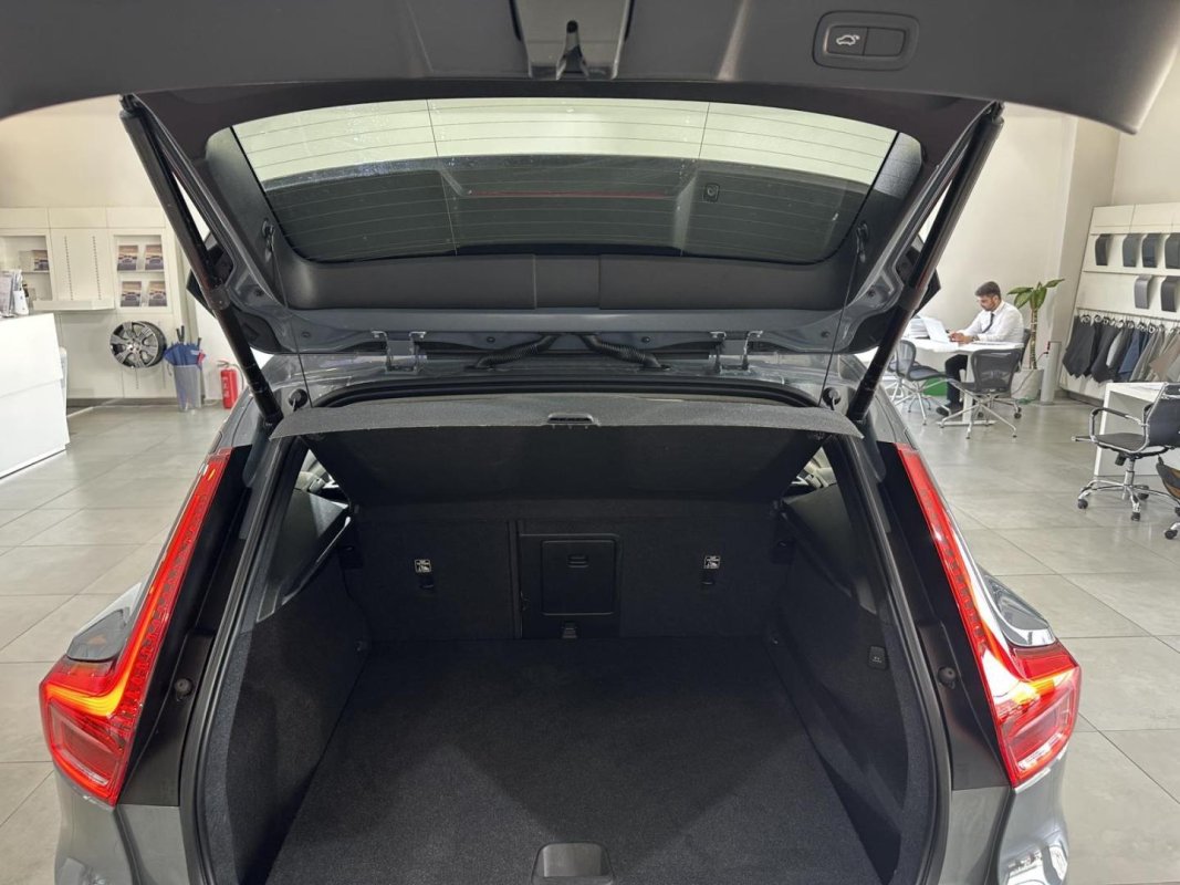 Automobil
