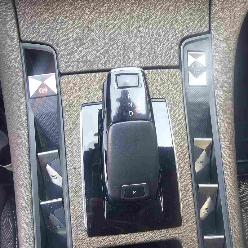 Automobil