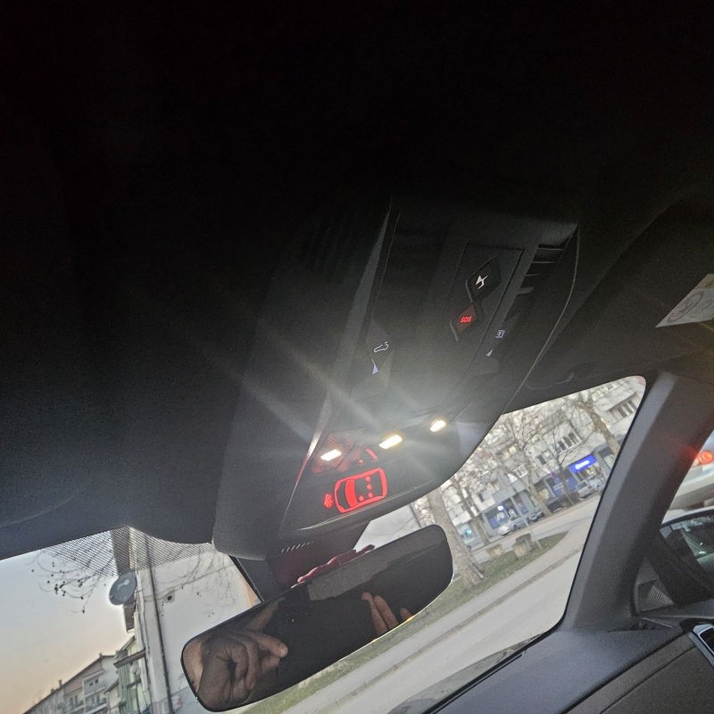 Automobil