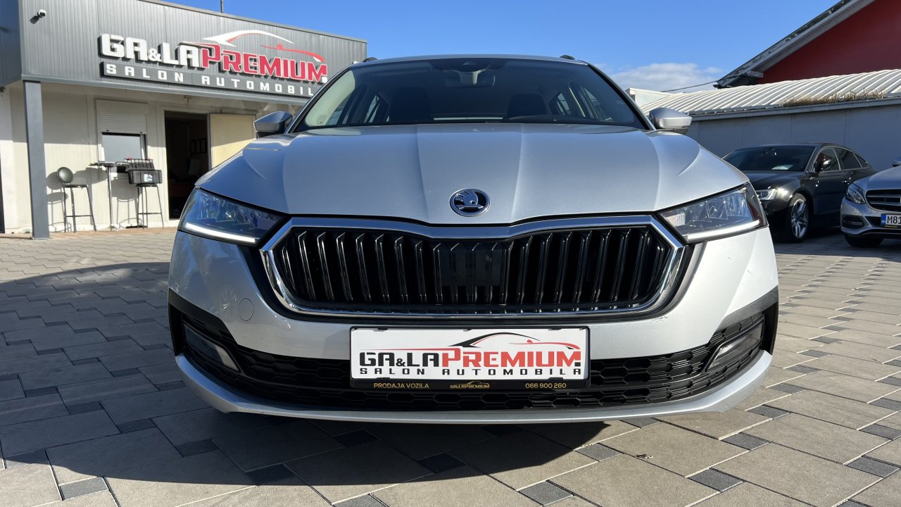 Automobil