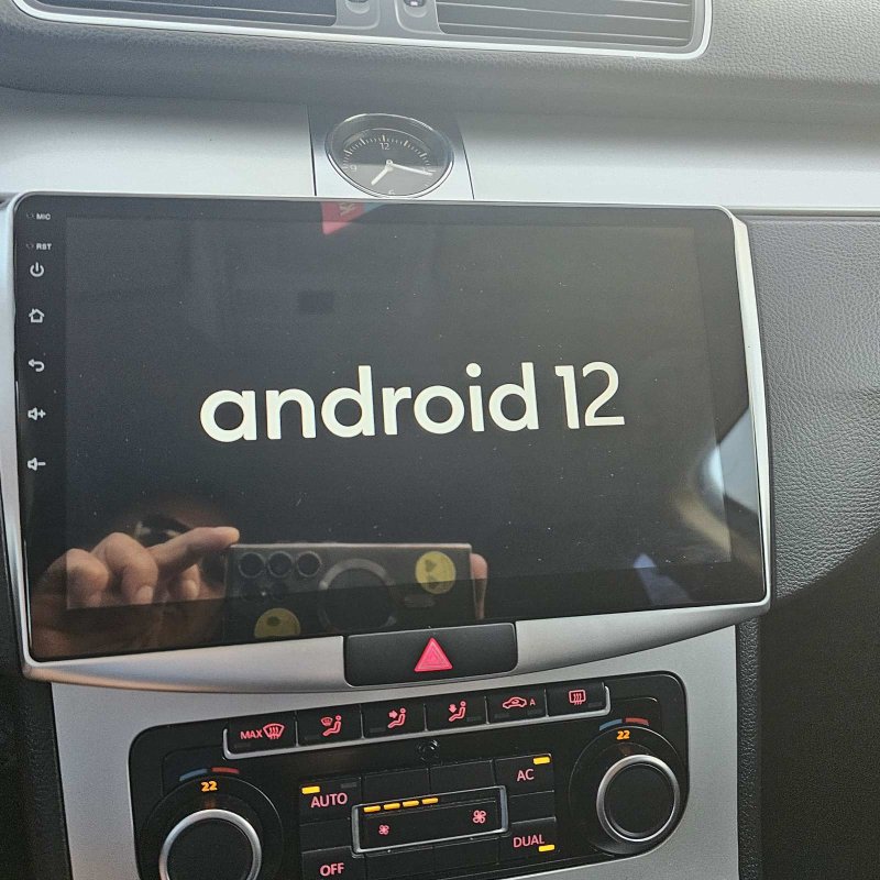 Automobil