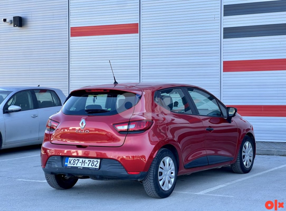 Automobil