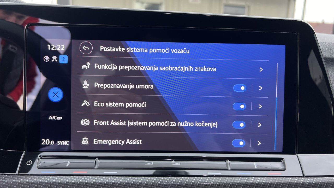 Automobil