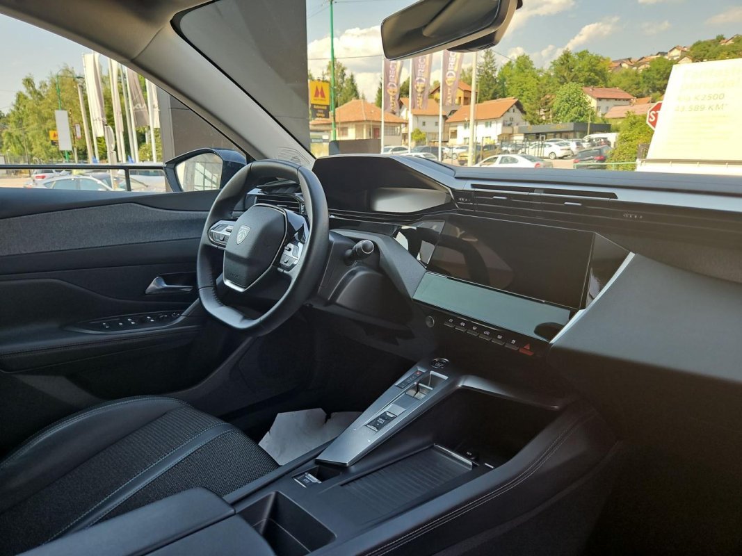 Automobil