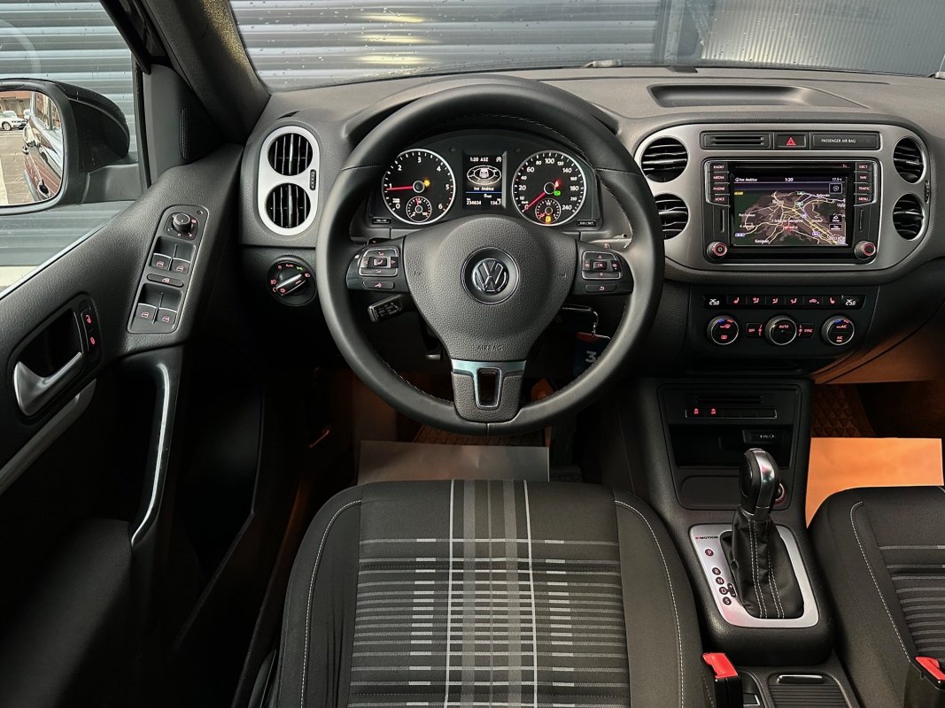 Automobil