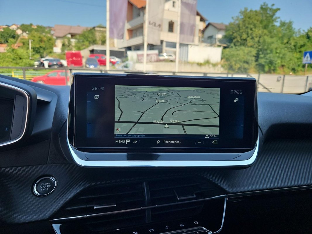 Automobil