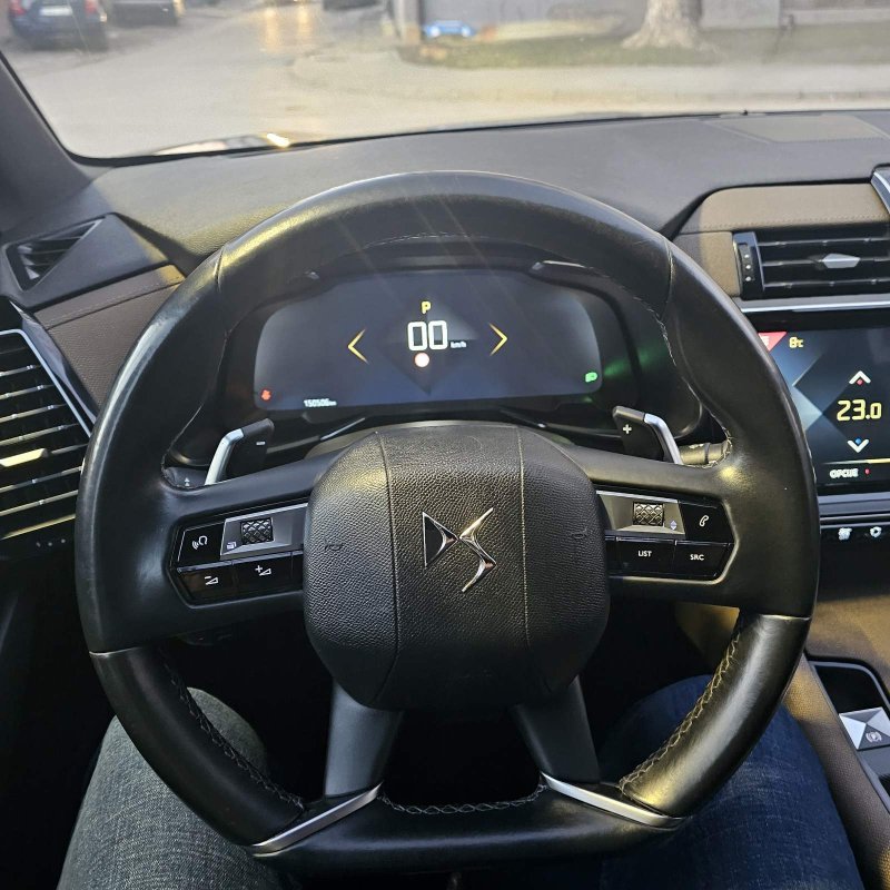Automobil