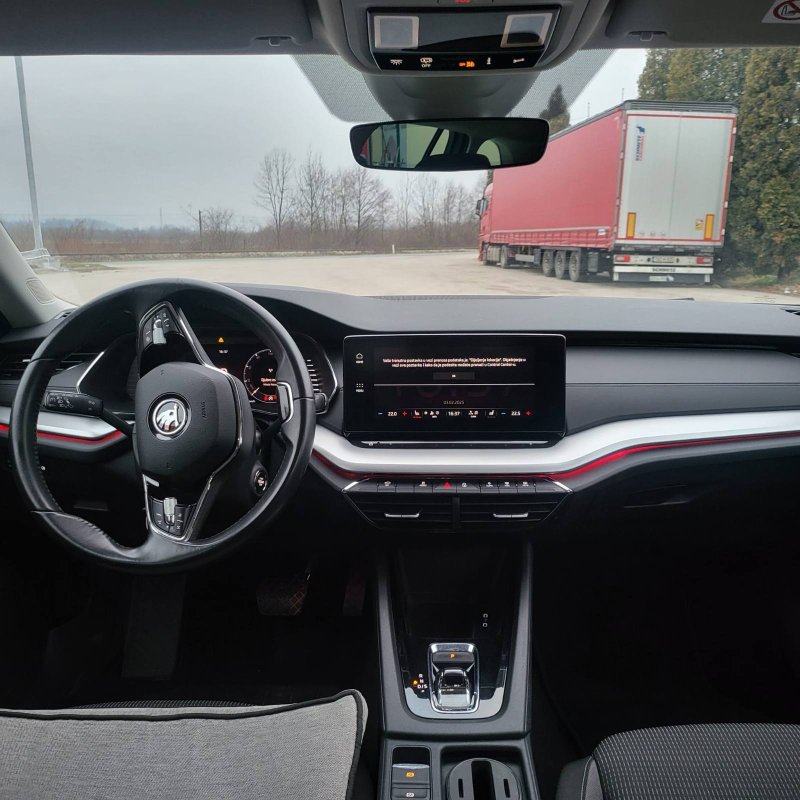 Automobil