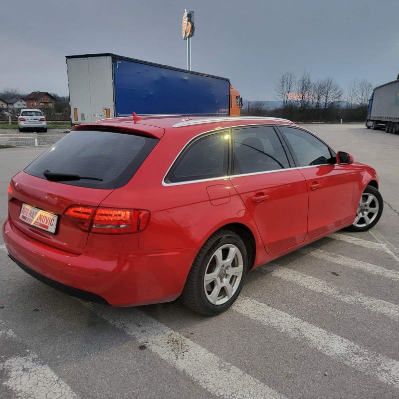 Automobil
