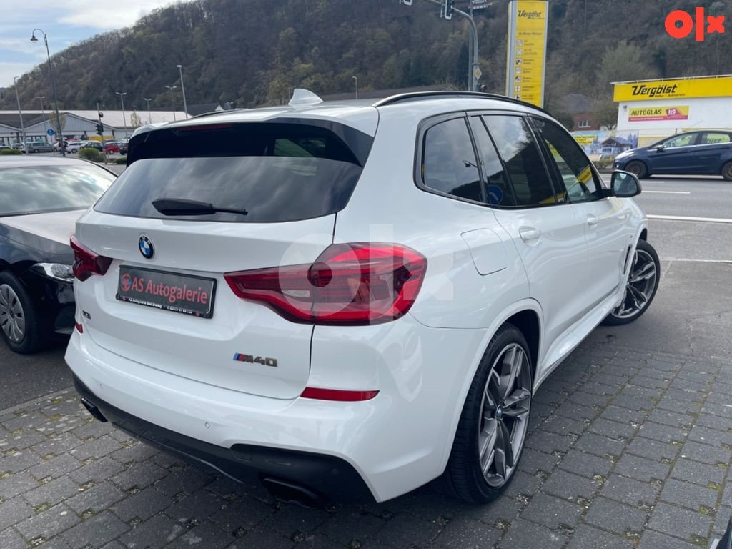 Automobil