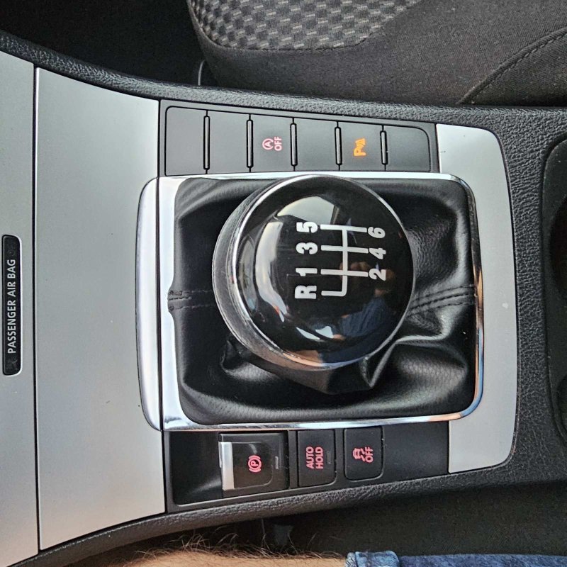 Automobil