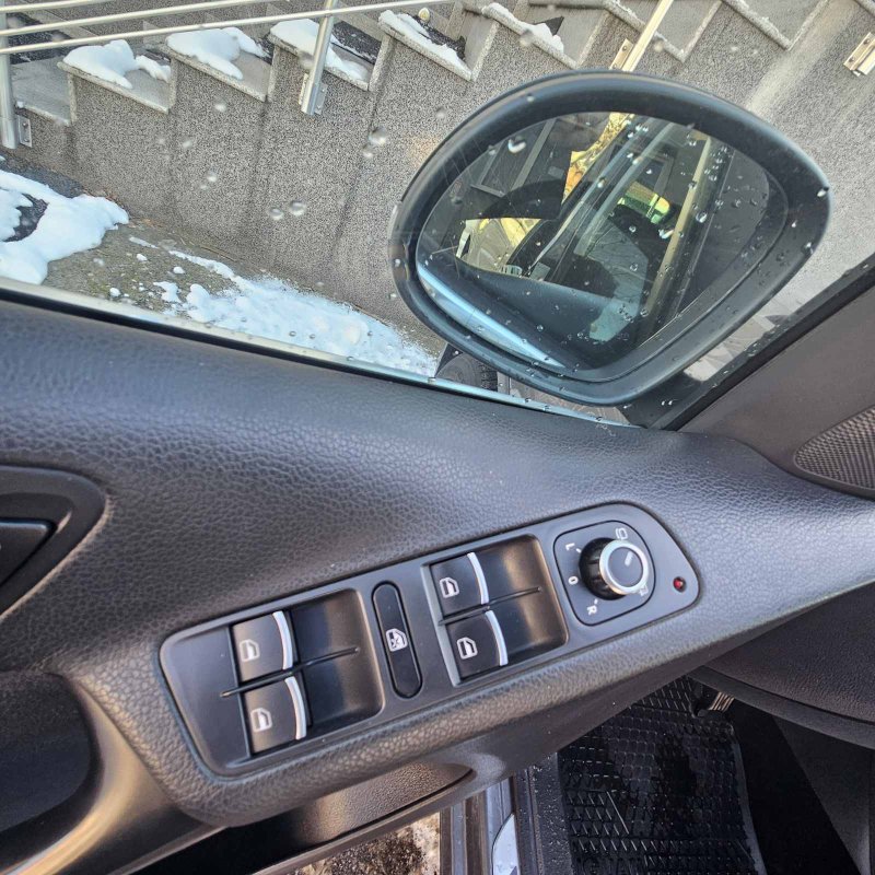 Automobil