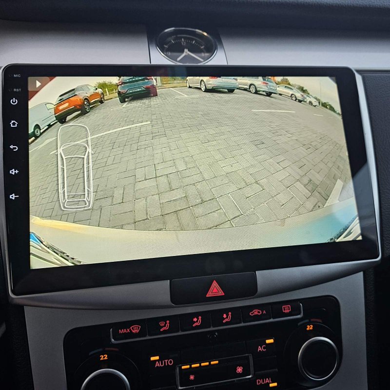 Automobil