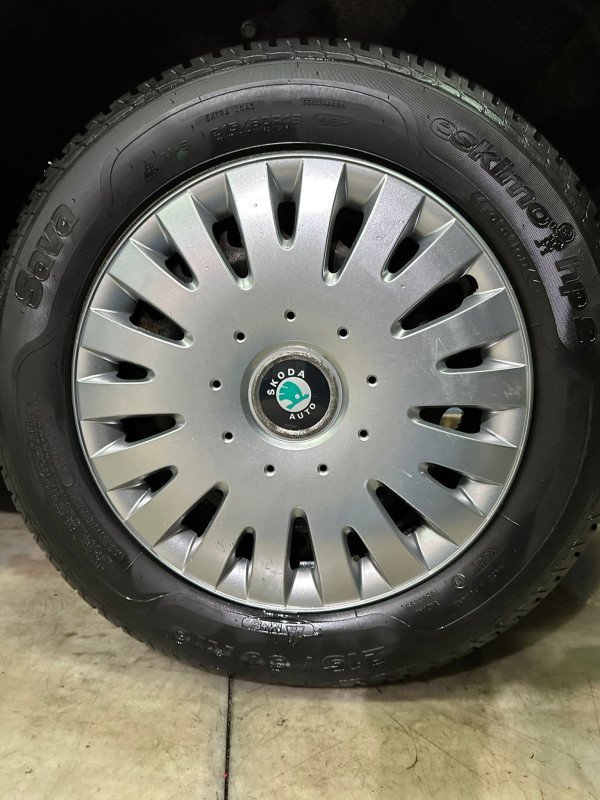 Automobil