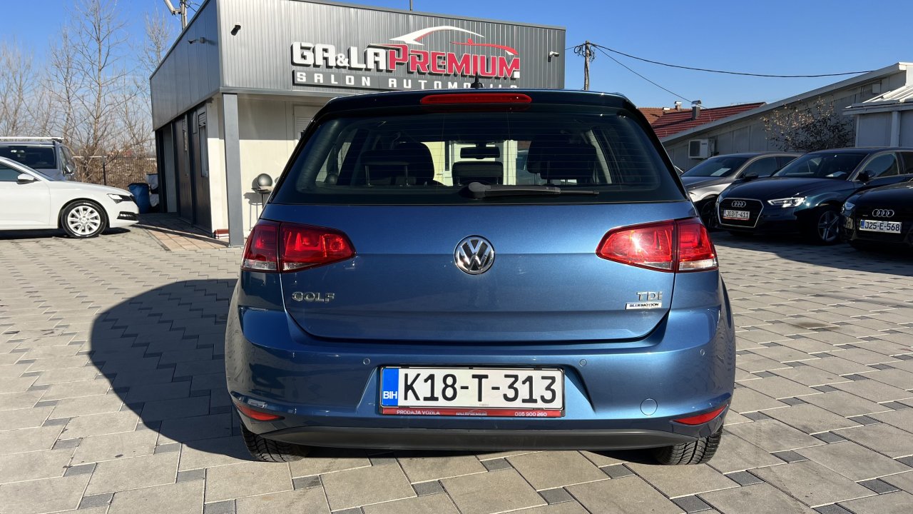Automobil
