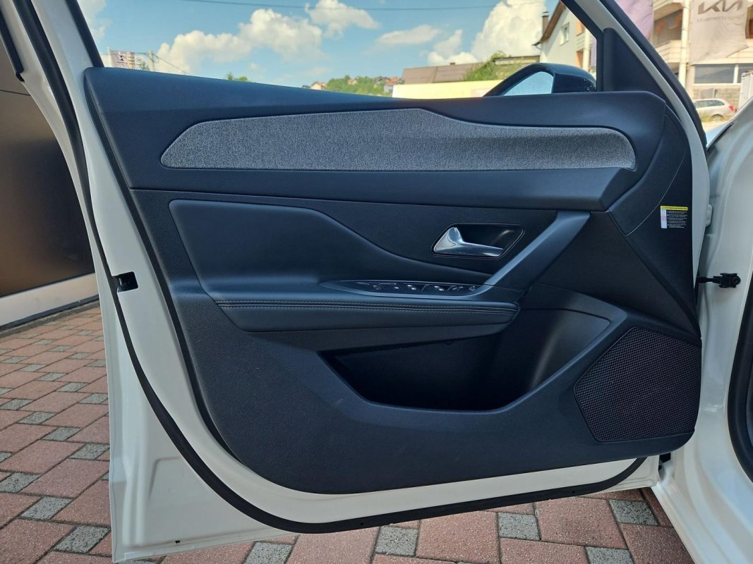 Automobil