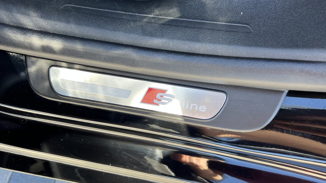 Automobil