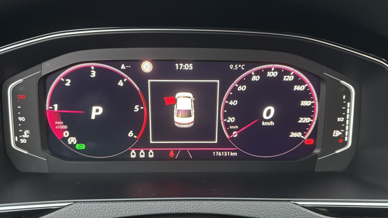 Automobil