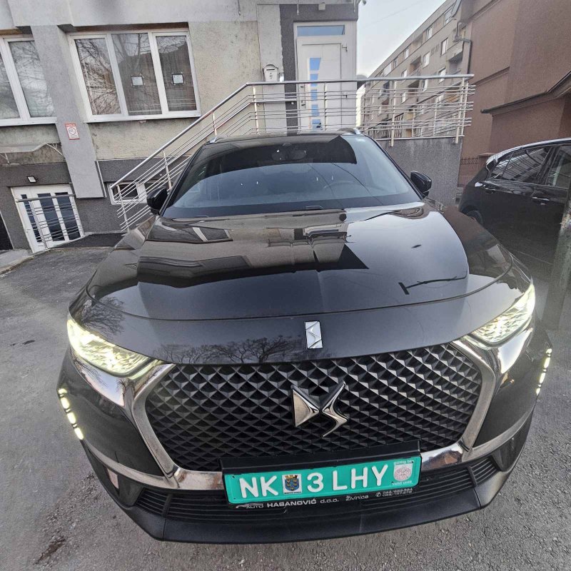 Automobil