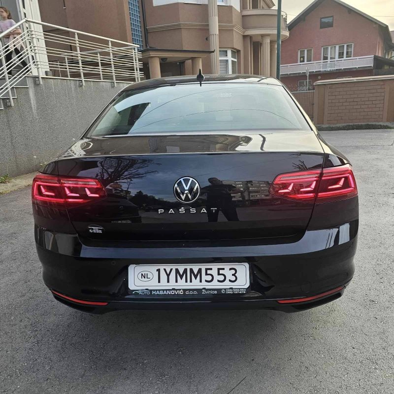Automobil