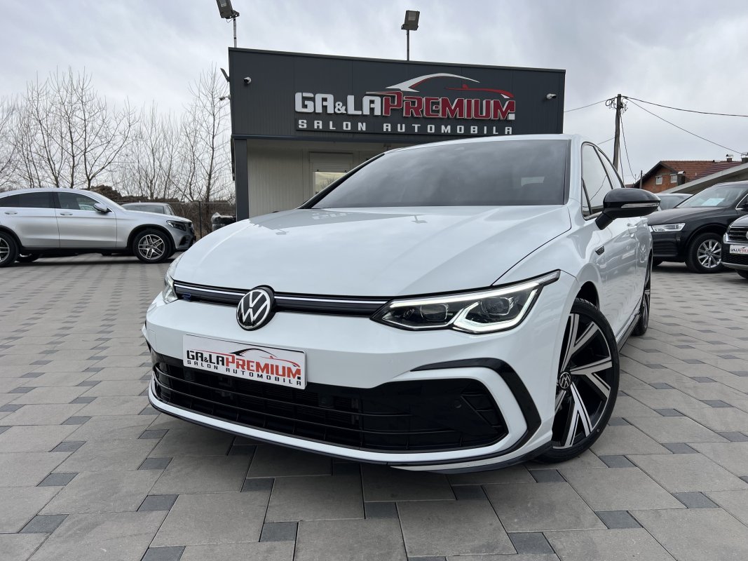 Automobil