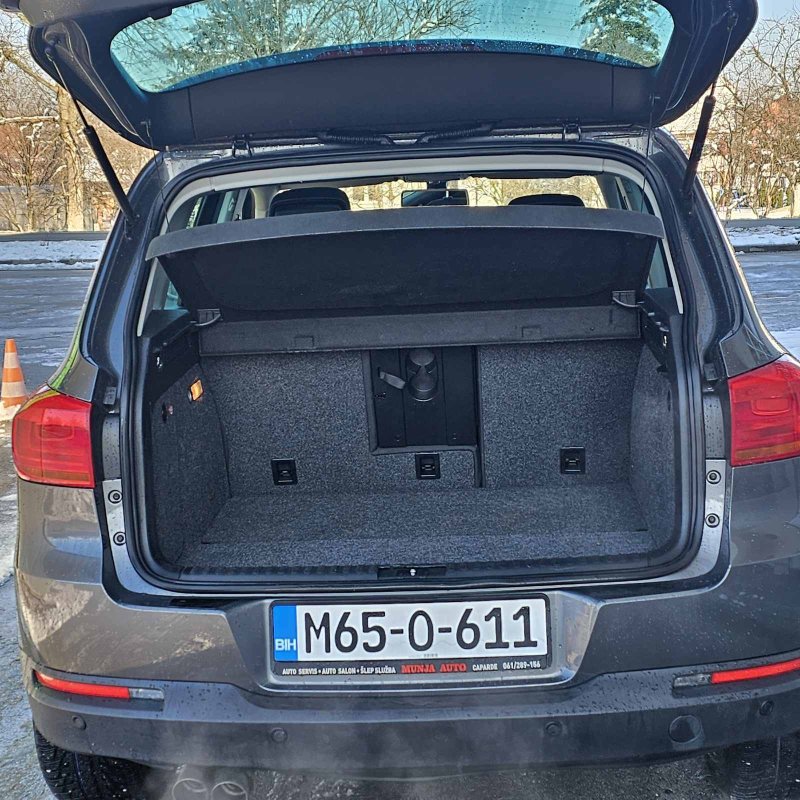 Automobil