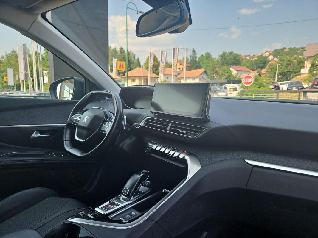 Automobil