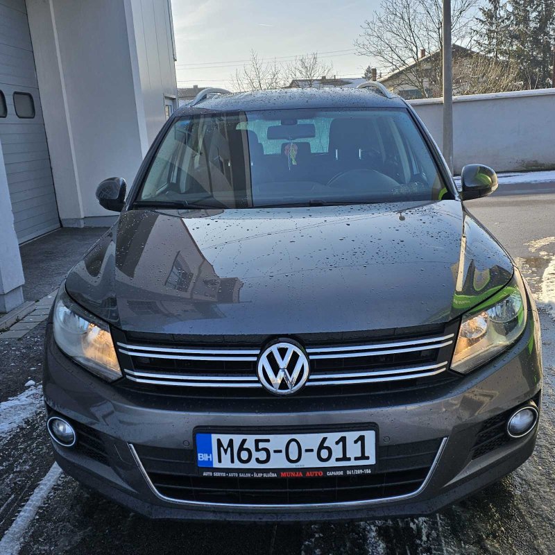 Automobil