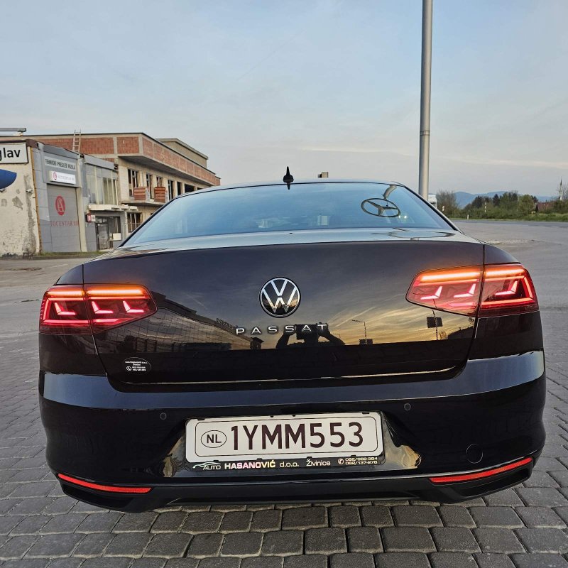 Automobil
