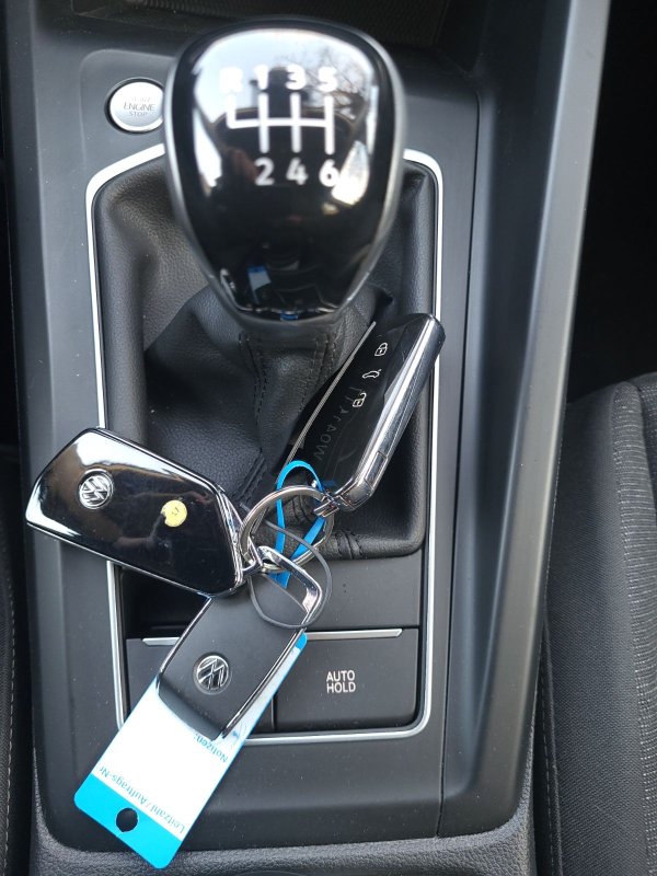 Automobil