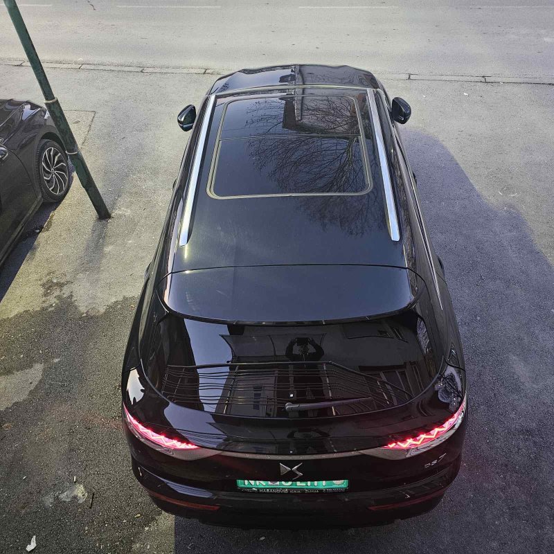 Automobil