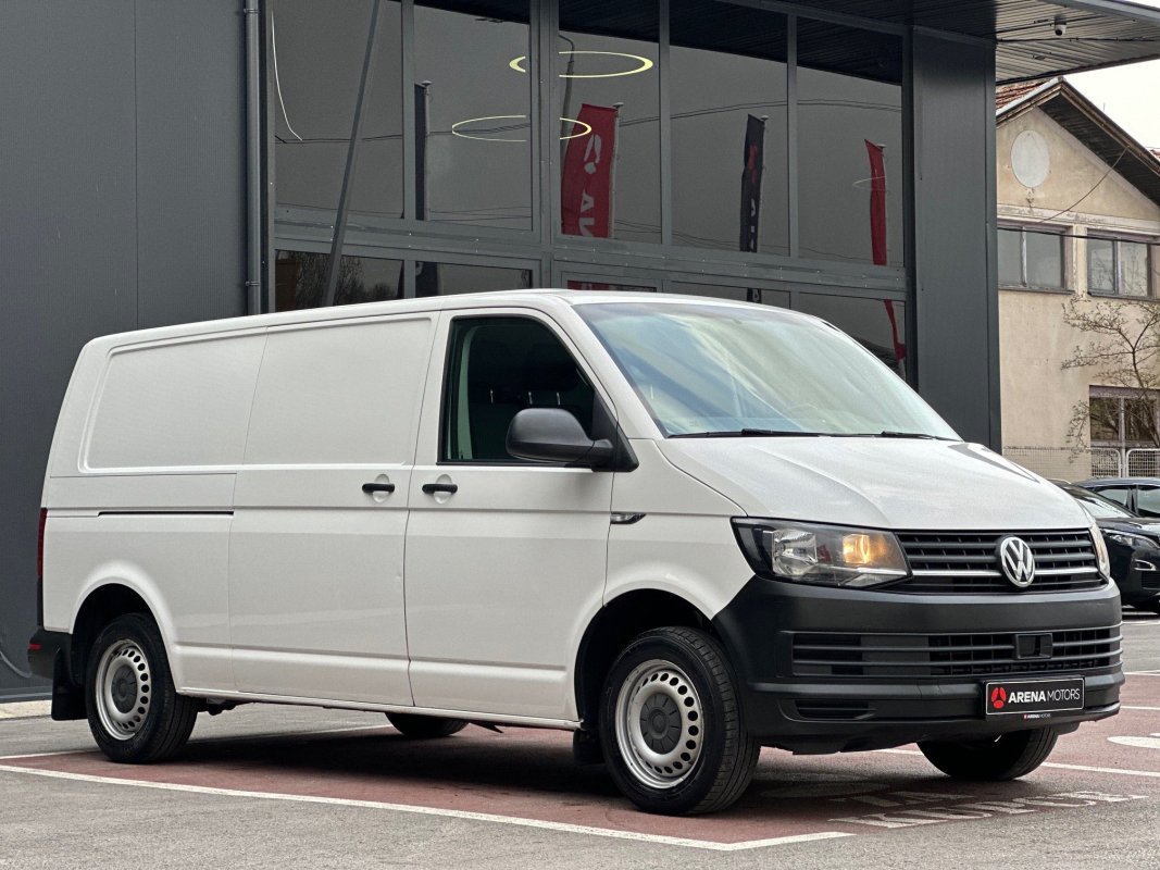 Automobil