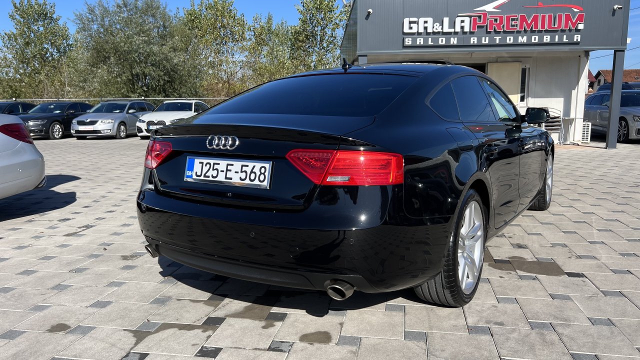 Automobil