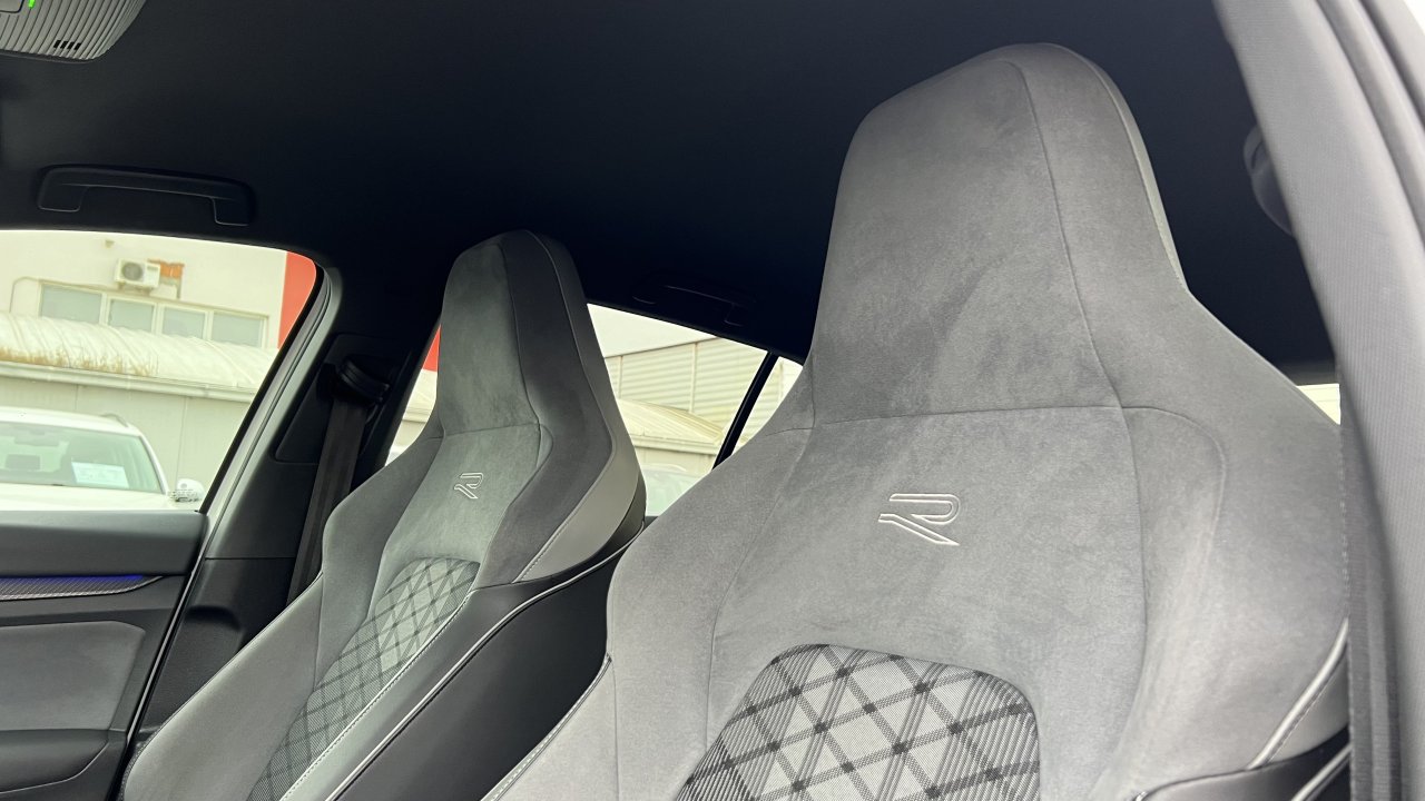 Automobil