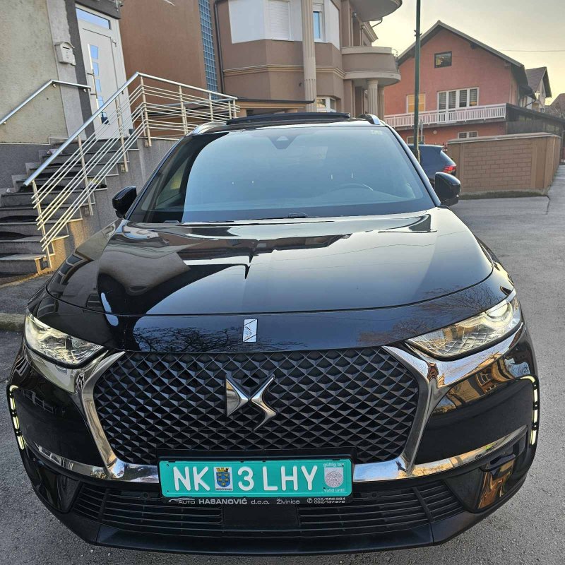 Automobil