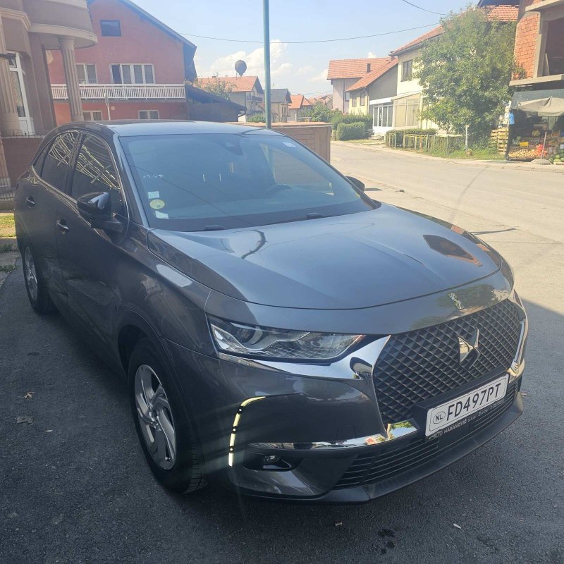 Automobil